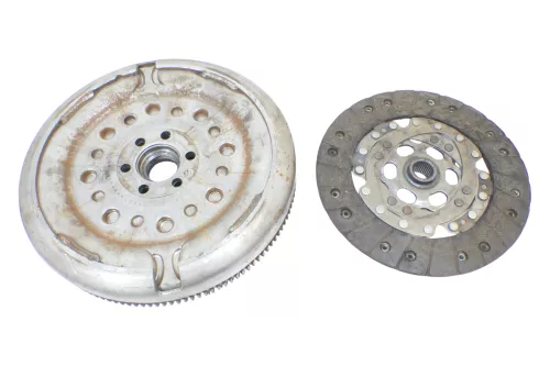 VW Golf Passat Schwungrad Zweimassenschwungrad CBDC CAYC CAYB    25.000 km (181922)