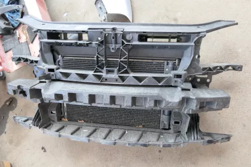 VW Touran 1T Facelift Schloßträger mit Kühler Kondensator Ladeluftkühler