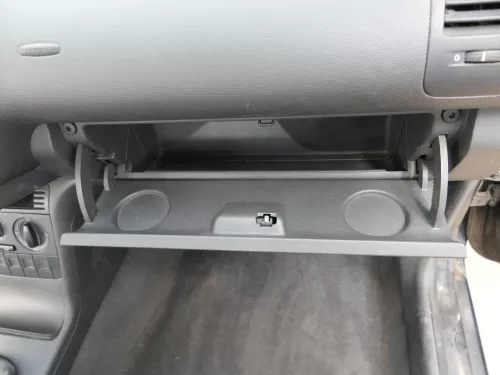 VW Lupo Seat Arosa Handschuhfach Fach Griff Klappe schwarz 6E1857101 Kratzer (185998)