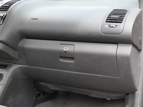 VW Lupo Seat Arosa Handschuhfach Fach Griff Klappe schwarz 6E1857101 Kratzer (185998)