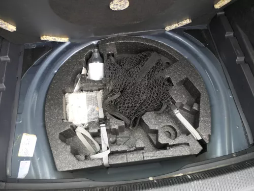VW Golf 5 1K Bordwerkzeug Pannenset MIT Wagenheber für KeinNotrad Styropor (186033)