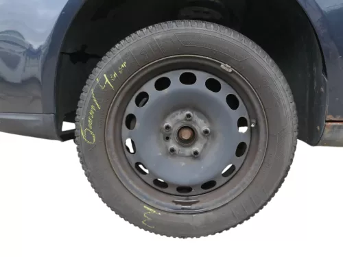2x VW Passat 3C Golf Reifen Winterrreifen M&S 205/55 R16 91H Felgen 4-6mm (186073)