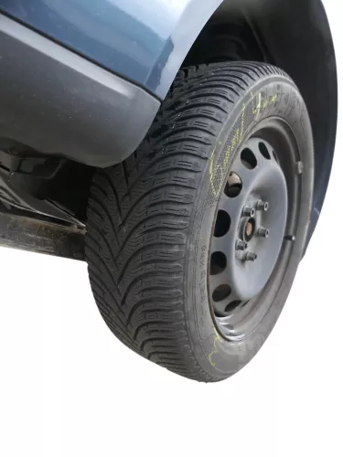 2x VW Passat 3C Golf Reifen Winterrreifen M&S 205/55 R16 91H Felgen 4-6mm (186073)