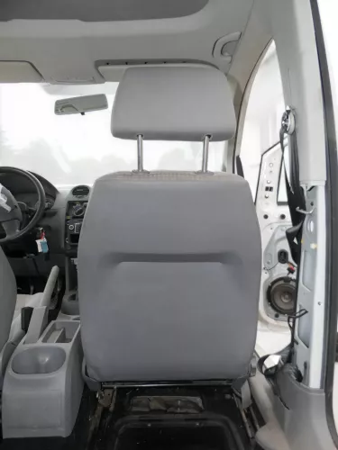 VW Caddy 3 2K für Post Sitz vorne rechts Beifahrersitz + Schiene + Gurt (186501)