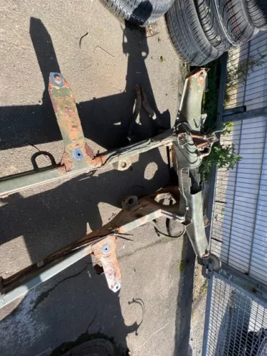 VW Iltis Achse Hinterachse Achsträger Aggregateträger Vorderachse Fahrgestell (171938)