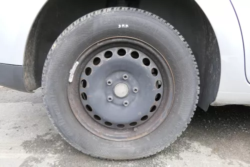 VW Golf 6 Caddy 2K 195/65 R15 91T Winterreifen M+S Felgen Reifen M&S ca. 6-9mm (140015)