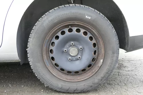 VW Golf 6 Caddy 2K 195/65 R15 91T Winterreifen M+S Felgen Reifen M&S ca. 6-9mm (140015)