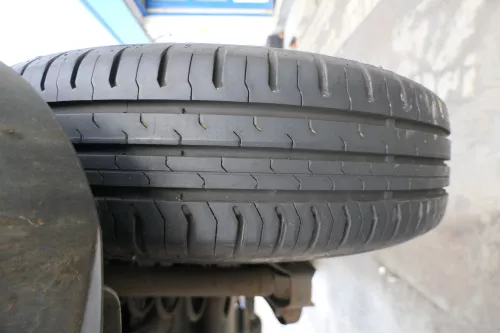 4x VW Polo 9N Felgen Reifen 165/70 R14 81T Sommerreifen 5jx14H2 ET35 ca. 5-7mm (173454)