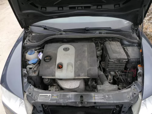 VW Golf 5 1,6 FSI BLF Kühlmittelrohr Rohr Schlauch Leitung 1K0121156BK