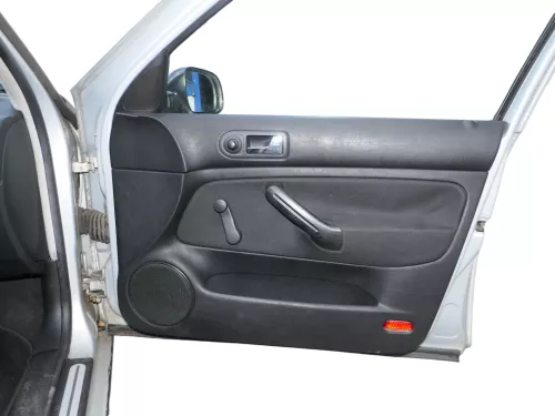 1x Golf 4 Bora Türverkleidung Verkleidung Tür vorne rechts 4/5-Türer schwarz (186651)