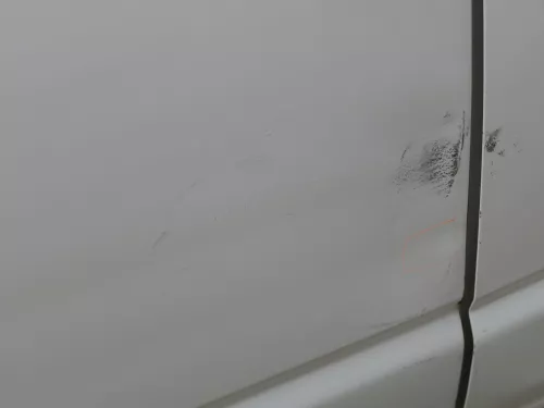 VW T5 Facelift T6 Tür rechts Schiebetür mit Scheibe weiß R902 Fenster - Delle (186916)