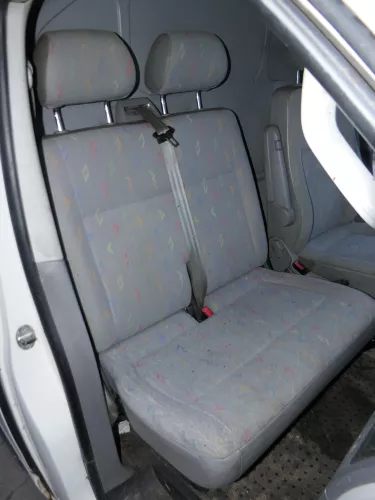 T5 Sitz vorne rechts Beifahrersitz Sitzbank Doppelsitz mit Sitzkonsole + Kopfstü (186919)