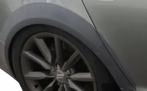 AUdi A6 4F Allroad Blende Kotflügel hinten rechts Abdeckung schwarz