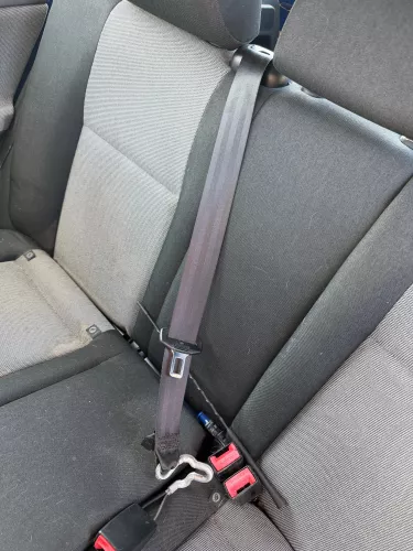 Skdoa fabia 5J Gurt hinten mitte mittig 5J6857807A schwarz in Rückbank (187236)