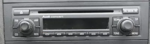 Audi A3 8P Radio CD Player Original concert 8P0035186 mit Code (187323)