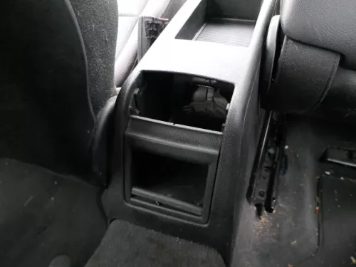 Audi A3 8P Mitteltunnel hinten Verkleidung um Handbremse Konsole - schwarz (187325)