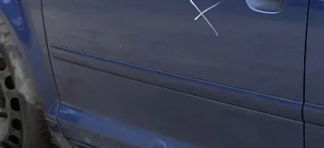 A3 8P 2/3Türer NUR Zierleiste Leiste Abdeckung an der Tür vorne links blau LZ5C (187343)