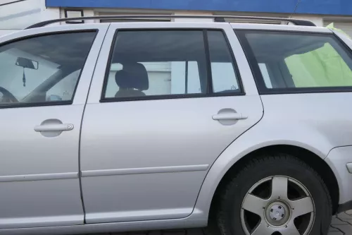 VW Golf 4 Bora Tür hinten links nur Kombi / Variant silber LB7Z - ohne Anbauteil