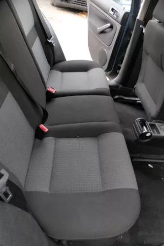 Golf 4 Limousine Sitz Rückbank Rücksitzbank Sitzfläche Sitze Kopfstützen schwarz (187590)