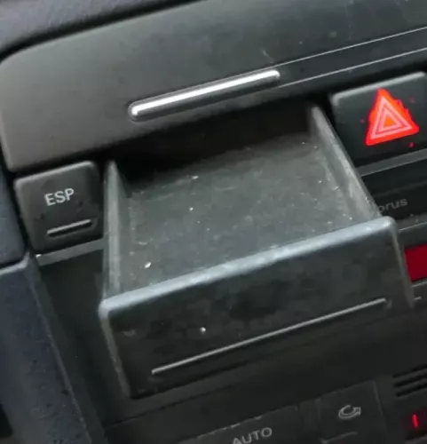 Audi A4 8E 8H Cabrio Ablagefach Fach vorne Ablage 8H1941561A (200387)