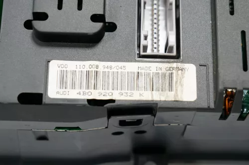 Audi A6 4B Tacho Tachometer Kombiinstrument 453.200km 4B0920931PX 2,5 TDI (200453)