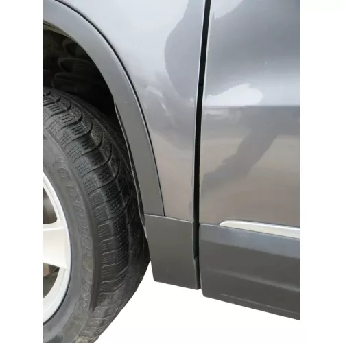 VW Tiguan Kotflügel vorne links original 5N0821105A + Leiste grau LD7R - MÄNGEL (200542)