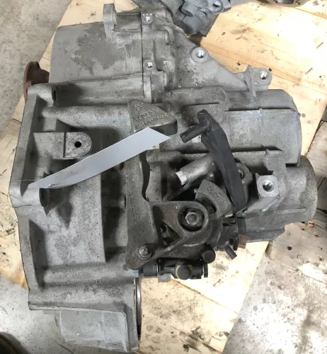 VW Touran Superb Getriebe NFZ 2.0 TDI 6 Gang Schaltgetriebe ca. 98.000km