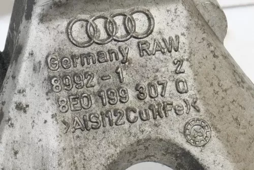 Audi A4 8E Stütze Motorhalter links 3,2 FSI AUK BKH 8E0199307Q (200326)