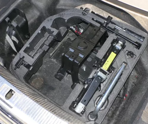Audi A4 8K Bordwerkzeug Pannenset MIT Wagenheber für KeinNotrad Styropor (200770)