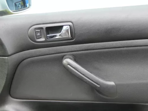 1x Golf 4 Bora Türverkleidung Verkleidung Tür vorne rechts 4/5-Türer schwarz (200821)