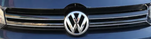 VW Golf 6 5K Grill Kühlergrill VW Zeichen Logo grau LC5F blau 5K0853651AM