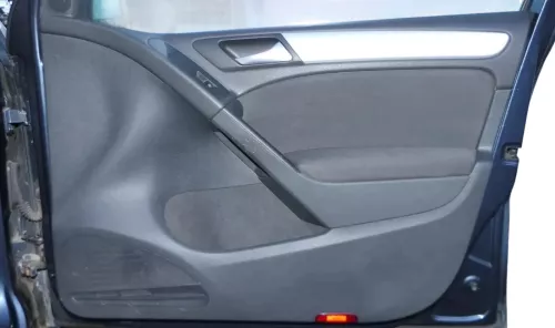 1x VW Golf 6 5K Türverkleidung Verkleidung Tür vorne rechts 4/5-Türer schwarz (201169)