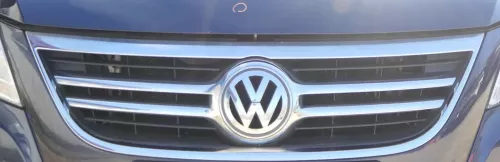 VW Tiguan 5N Grill Kühlergrill VW Zeichen Logo chrom silber 5N0853651C (201219)