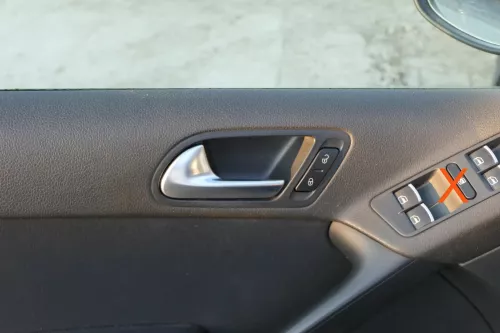 VW Tiguan 5N 1x Türverkleidung Verkleidung Tür vorne links schwarz (201261)