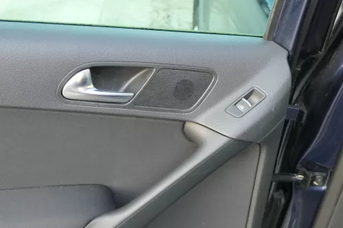 VW Tiguan 5N 1x Türverkleidung Verkleidung Tür hinten links schwarz (201264)