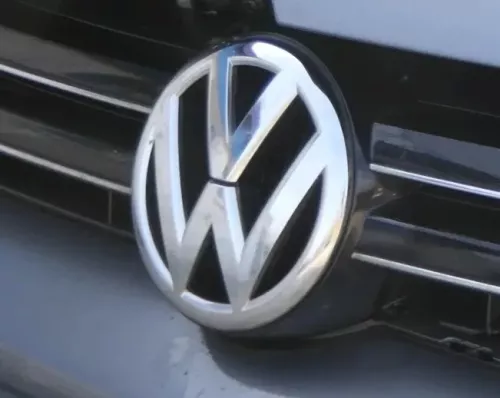 VW Golf 6 5K NUR Logo Emblem im Kühlergrill Grill Chrom 5K0853601E (201373)