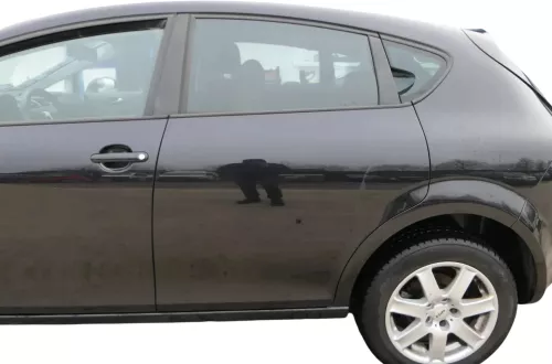 Seat Leon 1P Tür hinten links schwarz LC9Z metallic - ohne Anbauteile (201436)