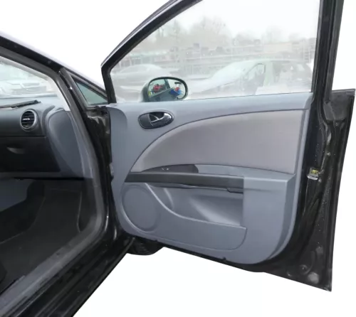 1x Leon 1P Türverkleidung Verkleidung Tür vorne rechts Griff grau uranusgrau (201443)