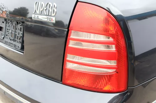 Skoda Superb 3U Limo Rücklicht hinten rechts 3U5945112 Rückleuchte Heckleuchte