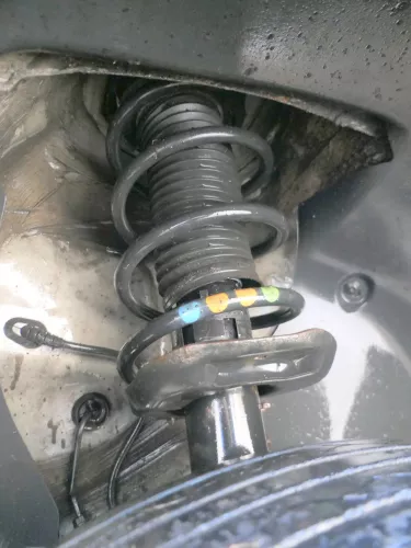 1x VW Golf 6 5K Federbein Stoßdämpfer Feder vorne Federn Benziner 1K0413031BF (201405)