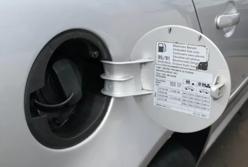 Skoda Superb 3U Tankdeckel Deckel Tank Tankverschluß silber LF7T