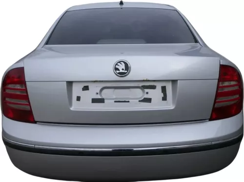 Skoda Superb 3U Heckklappe hinten Kofferraumklappe schwarz LF9R L9910 Limousine