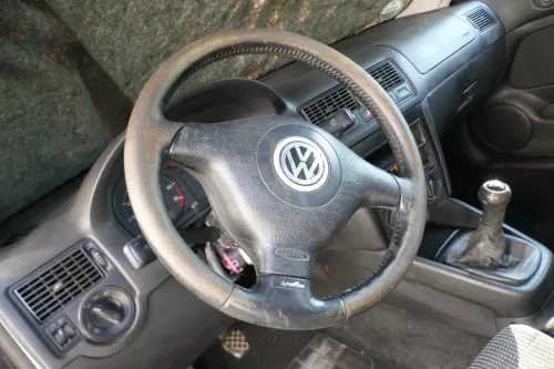 Q616 VW Golf 4 Bora Lenkrad 3 Speichen - abgenutzt