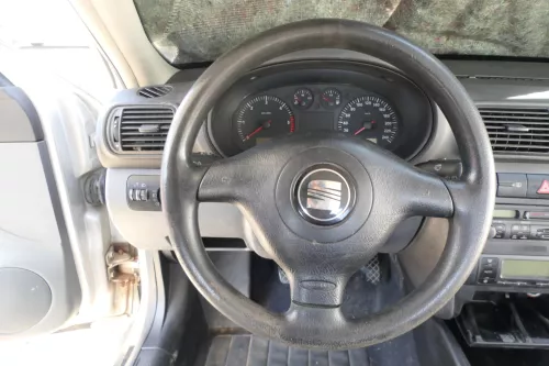 Q666 Seat Leon Toledo 1M Lenkrad 3 Speichen Leder Lederlenkrad Abnutzungen Airba (170436)