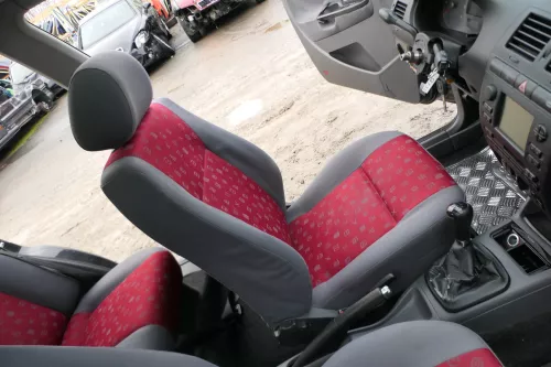 Q735 VW Polo 6N2 Ibiza vorne links Sitz Fahrersitz 4/5-Türer mit Airbag (173273)