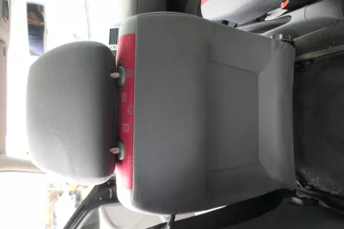 Q735 VW Polo 6N2 Ibiza vorne links Sitz Fahrersitz 4/5-Türer mit Airbag (173273)