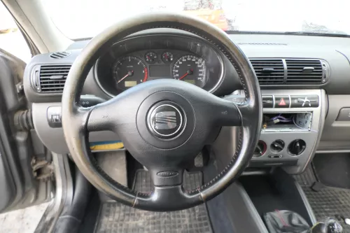 Q736 Leon Toledo 1M Lenkrad 3 Speichen Leder Lederlenkrad Abnutzungen Airba rot (173349)