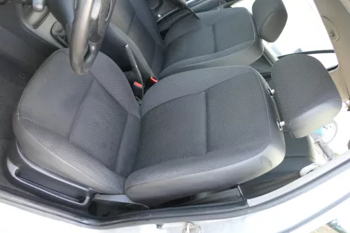 Q752 VW Polo 6N2 Ibiza vorne links Sitz Fahrersitz 4/5-Türer mit Airbag