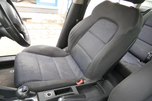 Q778 Audi A3 8P Sitz vorne rechts Beifahrersitz 4/5-Türer schwarz blau (175044)
