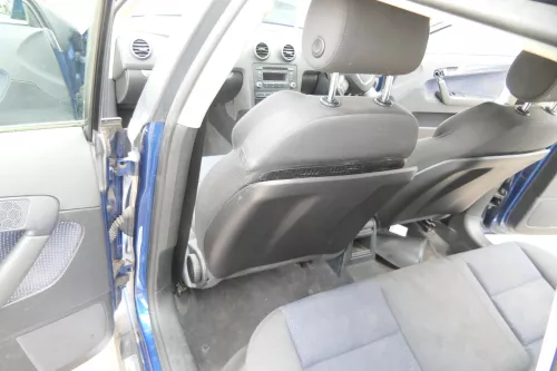 Q778 Audi A3 8P Sitz vorne links Fahrersitz 4/5-Türer schwarz blau (175045)